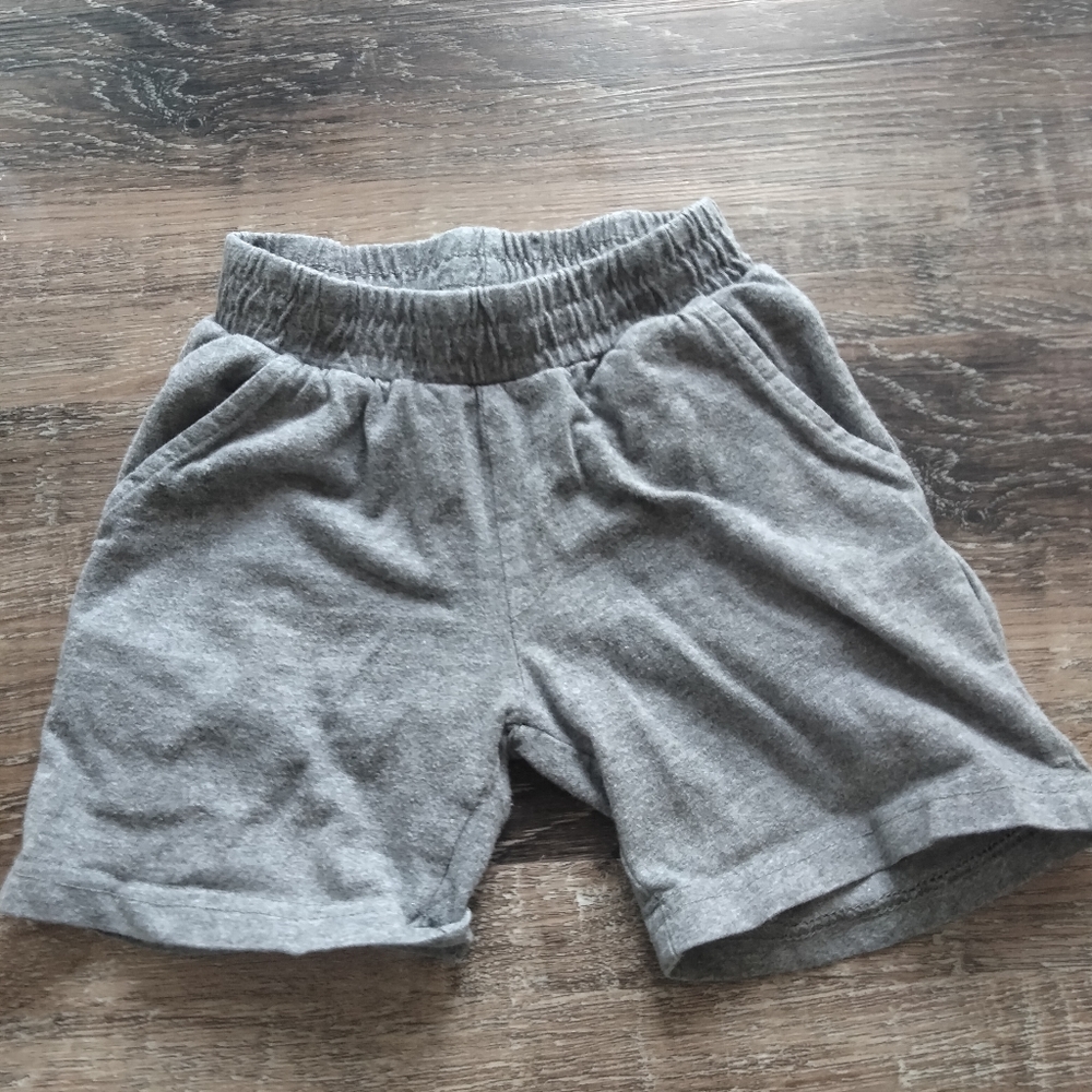 3T long sleeve and shorts bundle - Picture 4 of 8